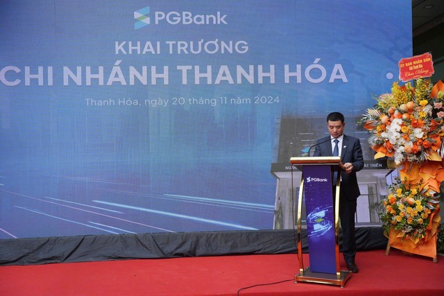 ong-nguyen-van-huong-quyen-tong-giam-doc-pgbank-1732177532.JPG