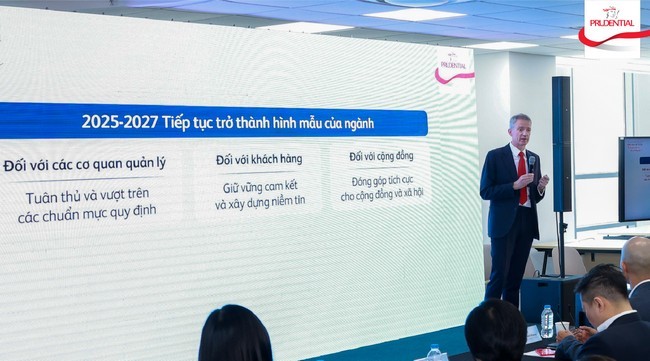 ong-conor-m-oneill-pho-tong-giam-doc-tai-chinh-prudential-viet-nam-phat-bieu-tai-su-kien2-1747105086.jpg
