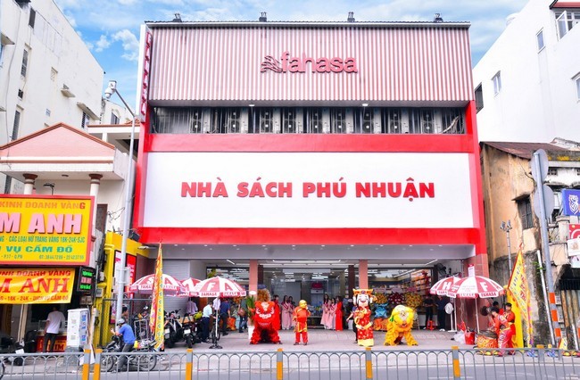 nha-sach-phu-nhuan-1747994257.jpg