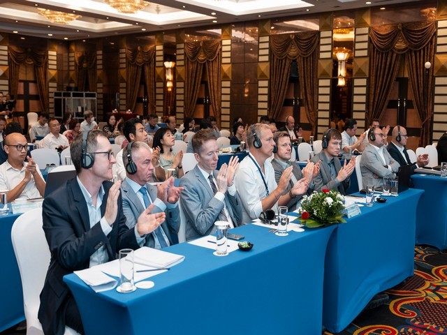 dai-dien-cac-co-quan-quoc-te-tham-gia-hoi-thao-1760231184.jpg
