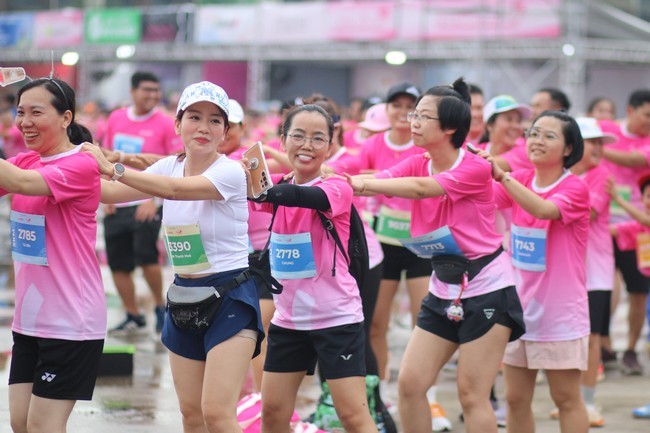 noi-vong-tay-lon-phien-ban-bcnv-1761405977.jpg