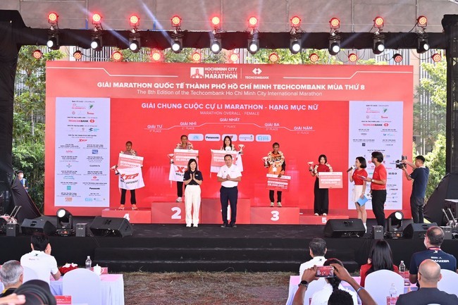 top-5-nu-giai-chung-cuoc-cu-ly-marathon-1765149626.jpg