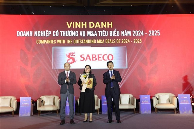 sabeco-duoc-vinh-danh-trong-hang-muc-thuong-vu-ma-tieu-bieu-2024-2025-1766480296.jpg