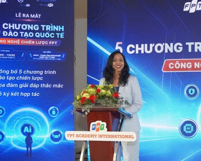ba-arpita-pho-chu-tich-cranes-varsity-phat-bieu-tai-le-ra-mat-5-chuong-trinh-dao-tao-quoc-te-cong-nghe-chien-luoc-fpt-1772900705.jpg