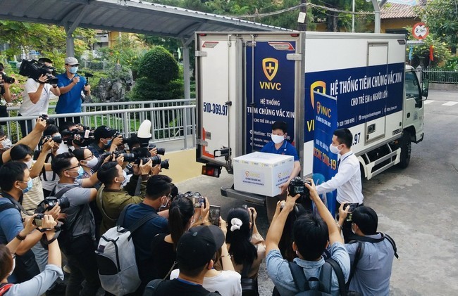 nhung-lieu-vaccine-covid-19-dau-tien-duoc-vnvc-van-chuyen-den-cac-diem-nong-tren-ca-nuoc-chuan-bi-cho-chien-dich-tiem-chung-than-toc-nhat-lich-su-1773054072.jpg