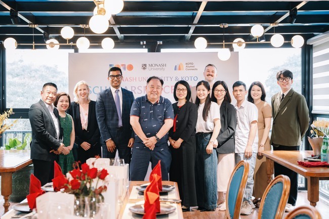 cac-dai-dien-tu-dai-hoc-monash-va-to-chuc-know-one-teach-one-tai-su-kien-cong-bo-chuong-trinh-hoc-bong-koto-dream-1776432426.jpg
