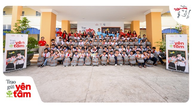 nhung-phan-qua-y-nghia-gui-den-hoc-sinh-tham-gia-chuong-trinh-chaching-1777879827.jpg