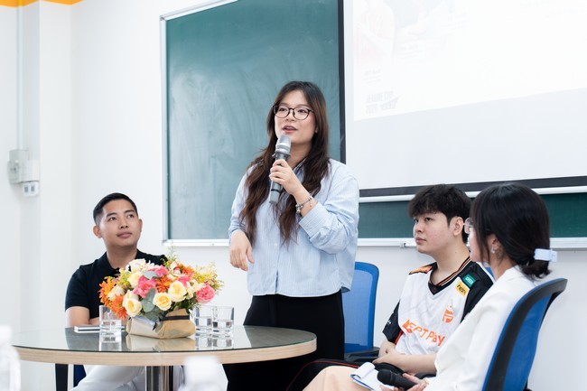 buoi-talkshow-tai-truong-dai-hoc-cong-nghe-thanh-pho-ho-chi-minh-hutech-voi-su-gop-mat-cua-cac-dien-gia-voi-kinh-nghiem-nhieu-nam-trong-linh-vuc-esports-chuyen-nghiep-1782711418.jpg