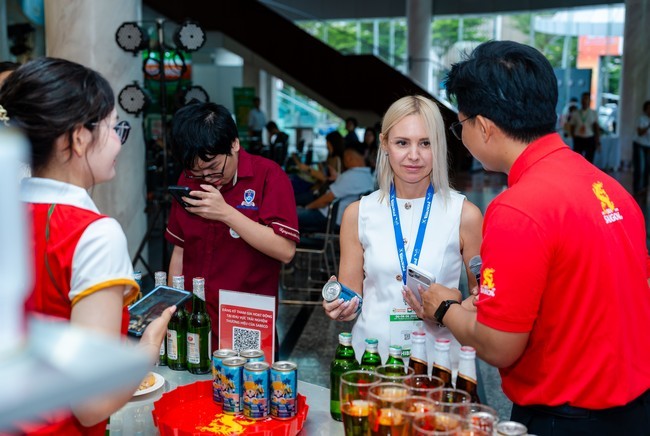 gian-hang-trung-bay-san-pham-cua-sabeco-tai-trien-lam-quoc-te-vietfood-beverage-propack-vietnam-2026-thu-hut-nhieu-khach-tham-quan-1786960328.jpg