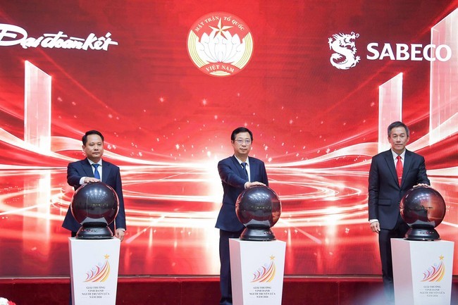 khoanh-khac-giai-thuong-vinh-danh-nguoi-truyen-lua-duoc-chinh-thuc-khoi-dong-1792159507.jpg