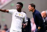 Vinicius tuyệt giao với Xabi Alonso