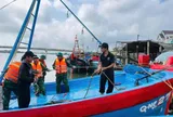 Quảng Ngãi: Lực lượng Biên phòng hỗ trợ ngư dân phòng chống bão số 13