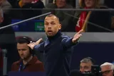 Ajax sa thải John Heitinga sau thảm họa Champions League