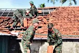 Quân khu 5 nhanh chóng hỗ trợ người dân khắc phục hậu quả bão số 13