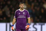 Emiliano Martinez bị trừng phạt