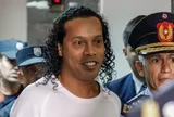 Hé lộ của Ronaldinho về giai đoạn ngồi tù