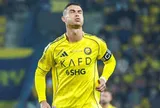 Ronaldo ghi bàn bằng lưng