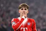 Thần đồng Bayern Munich đổi đời