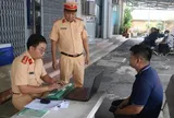 CSGT TP.HCM xử phạt thanh niên buông hai tay lái xe phân khối lớn vào năm 2023