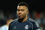 Mbappe nén đau để cứu Alonso
