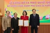 Trường ĐH Kinh doanh và Công nghệ Hà Nội trao quyết định bổ nhiệm Phó Giáo sư