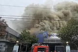 Hỏa hoạn tại Công ty bao bì Bông Sen, khói đen cuồn cuộn