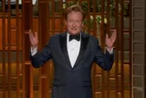 MC Conan O'Brien 'cà khịa' Timothée Chalamet ngay trên sân khấu Oscar 2026