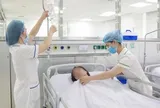 Liên tục thức khuya, tắm muộn, nam thanh niên đột quỵ trong đêm