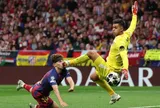 Pha va chạm rợn người của cầu thủ Barca