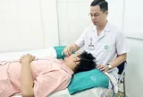 Ngâm bể sục rồi ngủ điều hòa, nam sinh liệt mặt sau một đêm