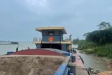 Phát hiện, xử lý nhiều vụ khai thác, vận chuyển cát không rõ nguồn gốc trên sông Hồng