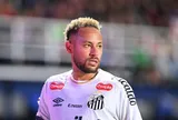 Neymar đang tự hại mình