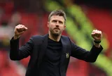 Lý do MU chưa ký dài hạn với Carrick
