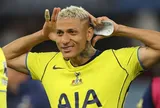 Tottenham gây bất ngờ