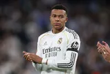 Chủ tịch Perez nổi giận với Mbappe