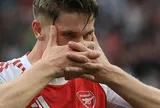 Một cú chạm, định đoạt cả Arsenal