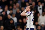 Tottenham tự kéo mình xuống vực