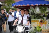 Thủ tướng Anutin 'cầm lái' trong lễ ra mắt chiến dịch Người Thái giúp đỡ người Thái