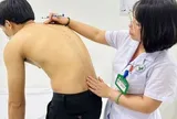 Tưởng đau lưng do tập gym, chàng trai 20 tuổi mắc viêm cột sống dính khớp