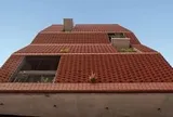 Ngôi nhà với mặt tiền thú vị từ hàng trăm viên ngói đỏ