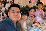 Lê Phương hạnh phúc cùng chồng mừng thôi nôi cháu gái