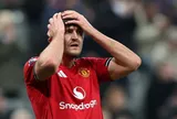 Manchester United tiếp tục nợ đầm đìa