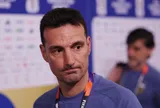 HLV Argentina cạn lời với Messi