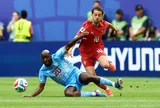 Tân binh Real Madrid bị thay ra sau 45 phút