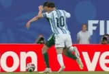 Tranh cãi Messi thoát thẻ đỏ
