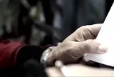 Trung Quốc: Bắt nhóm đối tượng dùng "nước tương" để lừa hơn 100 người cao tuổi
