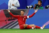 Ibrahimovic: 'Ronaldo trở lại từ đâu?'