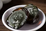 Loại trứng đen sì nhìn là sợ, không ngờ được xem là "kho báu dinh dưỡng"