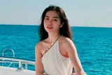 Đỗ Khánh Vân diện đầm trắng lệch vai tại Ai Cập