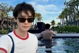 Lee Jong Suk khoe lưng trần lực lưỡng